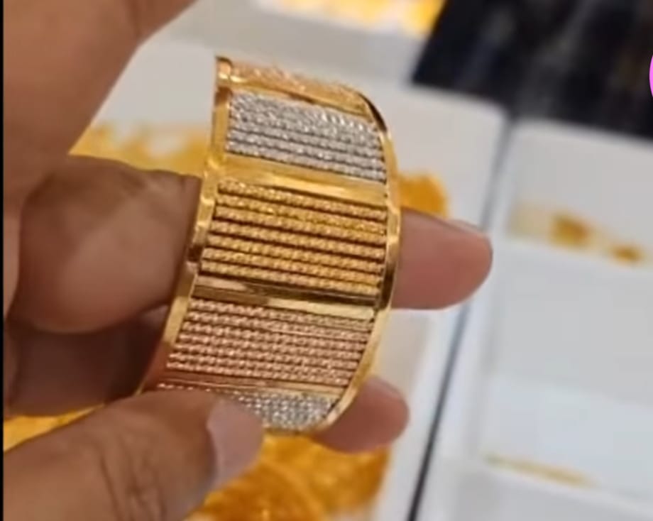 বিশ্ববাজারে আবারও কমেছে স্বর্ণ ও রুপার দাম