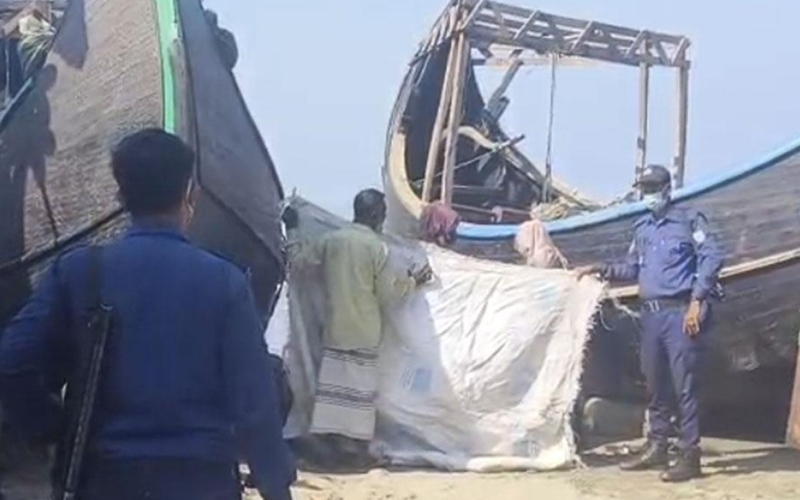 টেকনাফ সৈকতে মিললো তরুণ-তরুণীর মরদেহ