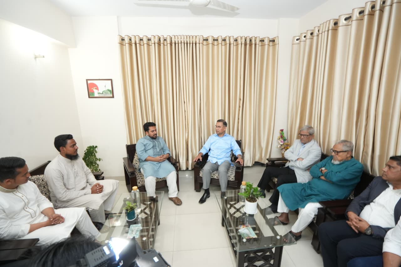 এনসিপি’র আহ্বায়ক নাহিদ ইসলামের বাসায় তারেক রহমান