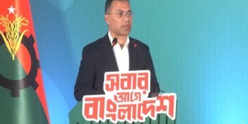 রাজধানীর কারওয়ান বাজারের হোটেল প্যান প্যাসিফিক সোনারগাঁওয়ে আনুষ্ঠানিকভাবে  ইশতেহার ঘোষণা করছেন বিএনপির চেয়ারম্যান তারেক রহমান, ছবি: বিএনপির ফেসবুক লাইভ থেকে নেওয়া।