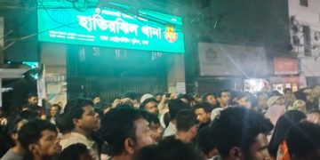 হাতিরঝিলে নিখোঁজের পর নির্মাণাধীন ভবনে শিশুর মরদেহ পাওয়ার ঘটনায় থানা ঘেরাও করা হয়।