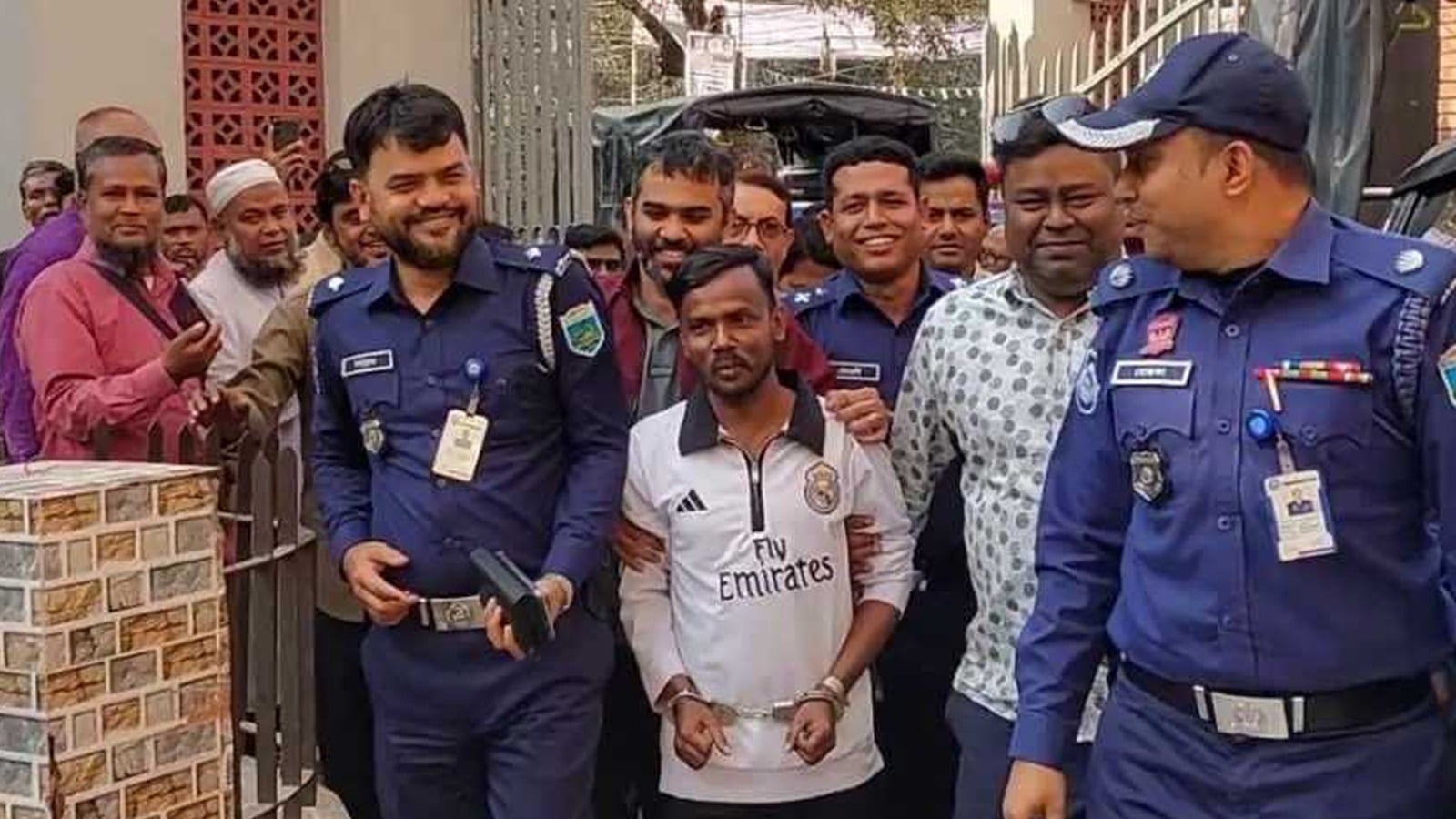 যে অভিযোগে গ্রেপ্তার হিরো আলম