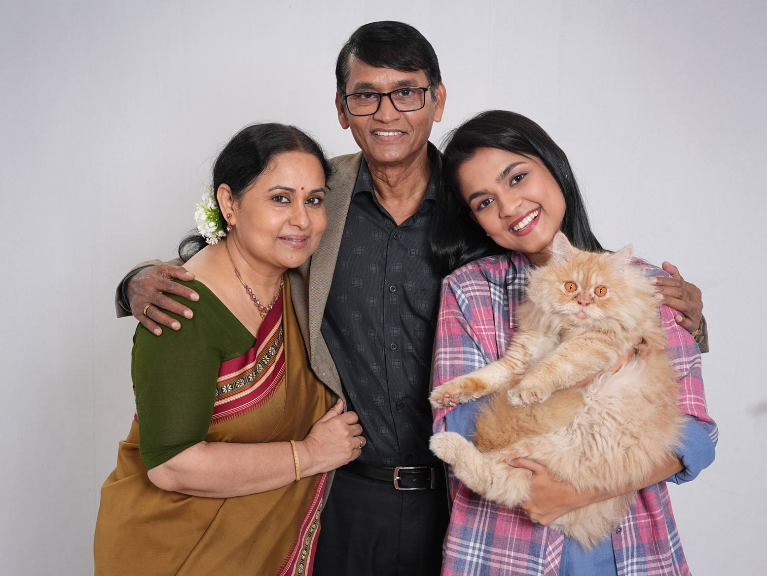 ঘর মানেই কি শুধু মানুষ? তারকাবহুল ‘মিউ’ বলছে অন্য গল্প