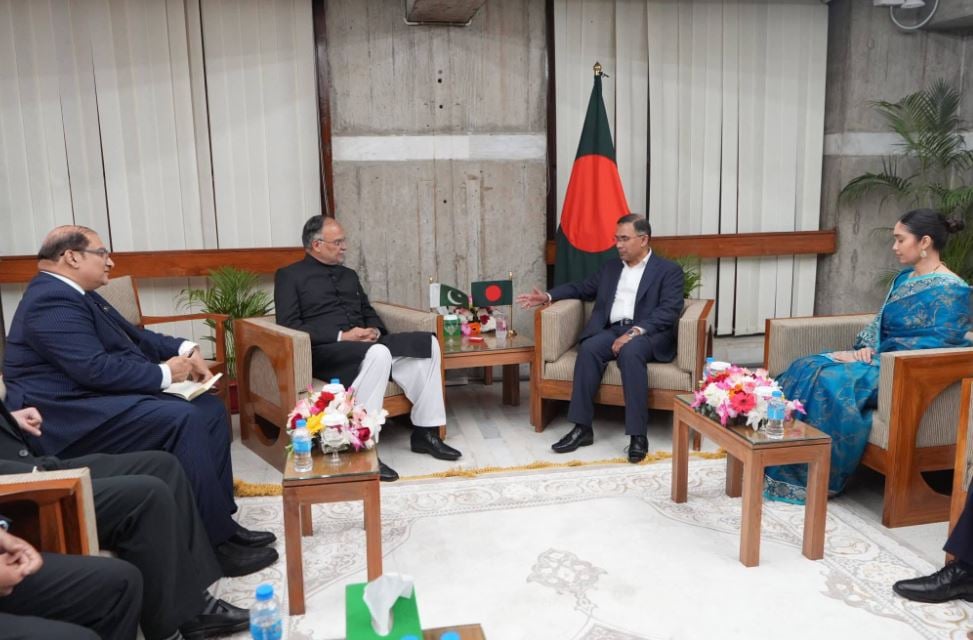 তারেক রহমানের সাথে সাক্ষাৎ করেছেন পাকিস্তানের পরিকল্পনামন্ত্রী