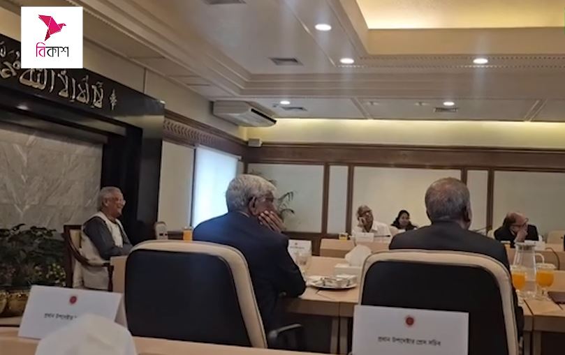 ইয়ারকির ব্যঙ্গাত্মক ভিডিও দেখলেন অন্তর্বর্তী সরকারের প্রধান উপদেষ্টা