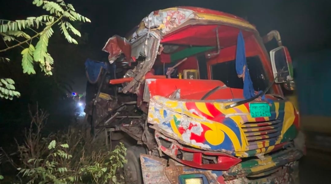 কিশোরগঞ্জে দুই বাসের মুখোমুখি সংঘর্ষ: আহত ২০ | চ্যানেল আই অনলাইন কিশোরগঞ্জে দুই বাসের মুখোমুখি সংঘর্ষ: আহত ২০ | চ্যানেল আই অনলাইন