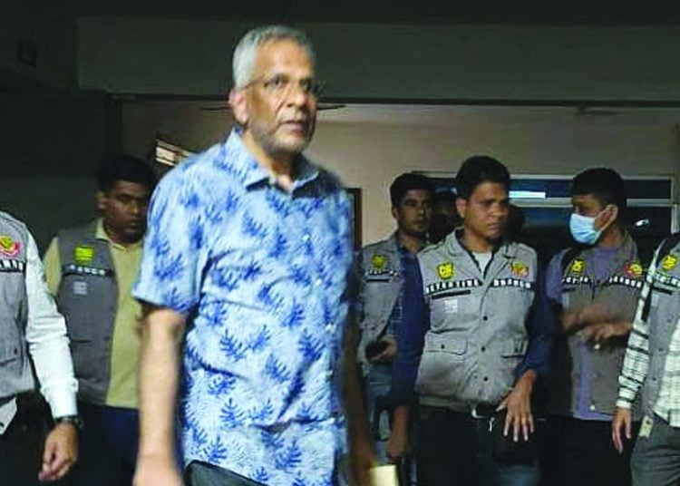 রাজধানীর মিরপুরের ডিওএইচএসের বাসা থেকে ডিজিএফআইয়ের সাবেক মহাপরিচালক মামুন খালেদকে গ্রেপ্তার করা হয়।