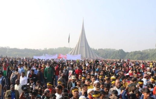 স্বাধীনতা দিবসে জাতীয় স্মৃতিসৌধে জনতার ঢল