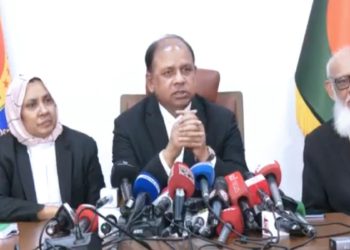 মাঝে কথা বলছেন চিফ প্রসিকিউটর আমিনুল ইসলাম, ছবি: সংগৃহীত।