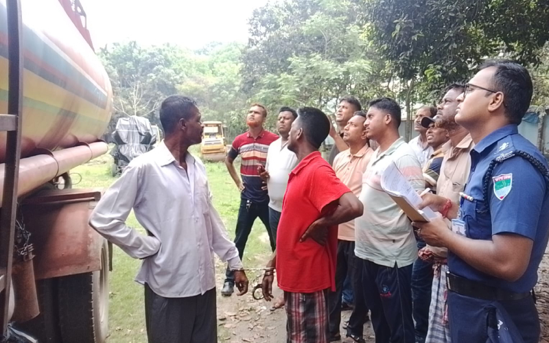 চুয়াডাঙ্গায় ১১ হাজার ৩০০ লিটার জ্বালানি তেলসহ ৪ জন আটক