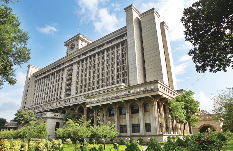 ঢাদসিকের নির্দেশনা: গাড়িতে জ্বালানি কম পাবেন কর্মকর্তারা