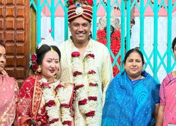 ফিলিপাইনের তরুণীর নাম জেনি এবং তার স্বামী সুজন পাল বিয়ে করেছেন।