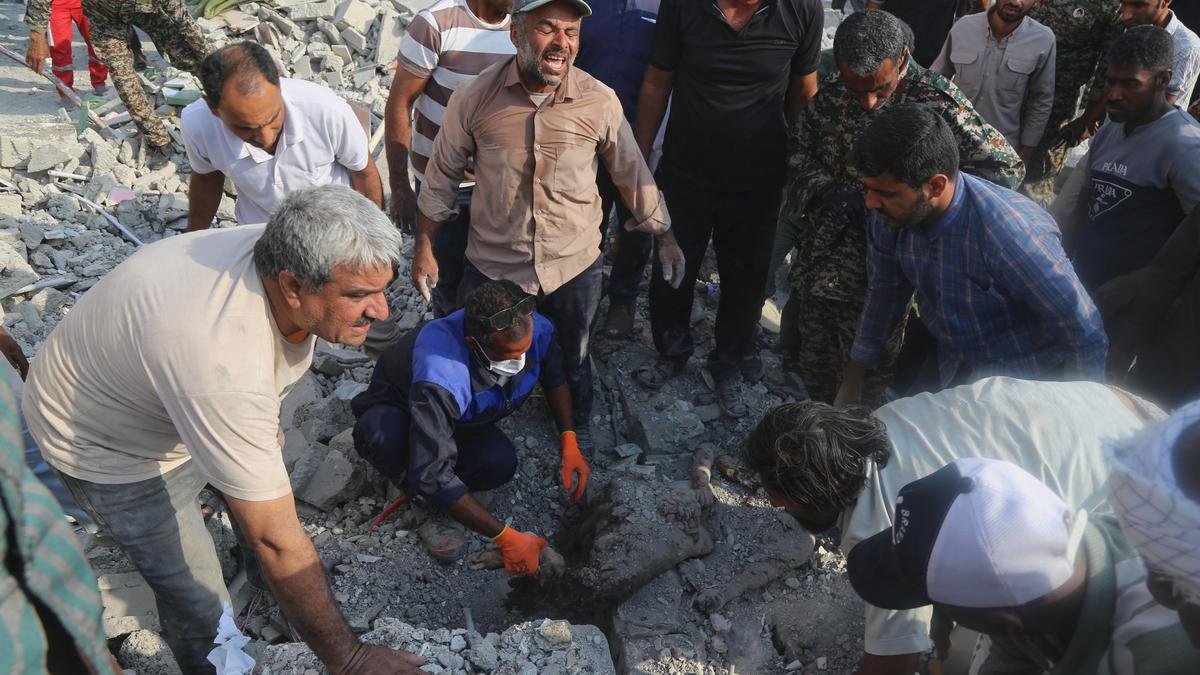 ইরানে স্কুলে হামলায় নিহতদের পরিবারের পাশে চীন