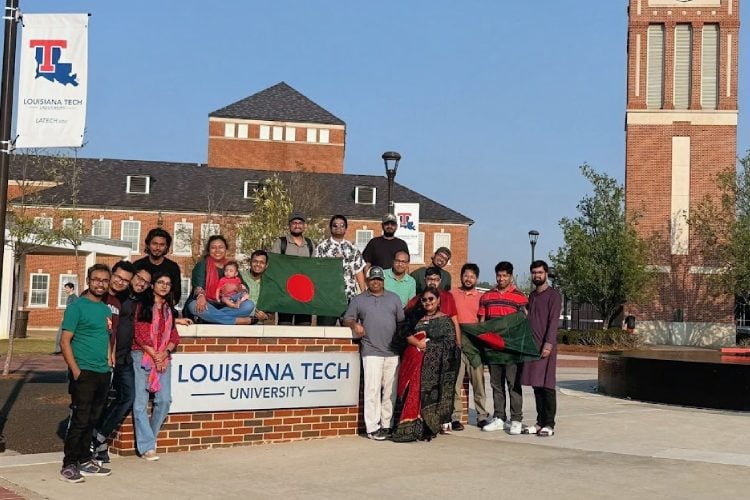 যুক্তরাষ্ট্রের লুইজিয়ানা টেক ইউনিভার্সিটিতে বাংলাদেশি শিক্ষার্থীদের স্বাধীনতা দিসব উদযাপন।