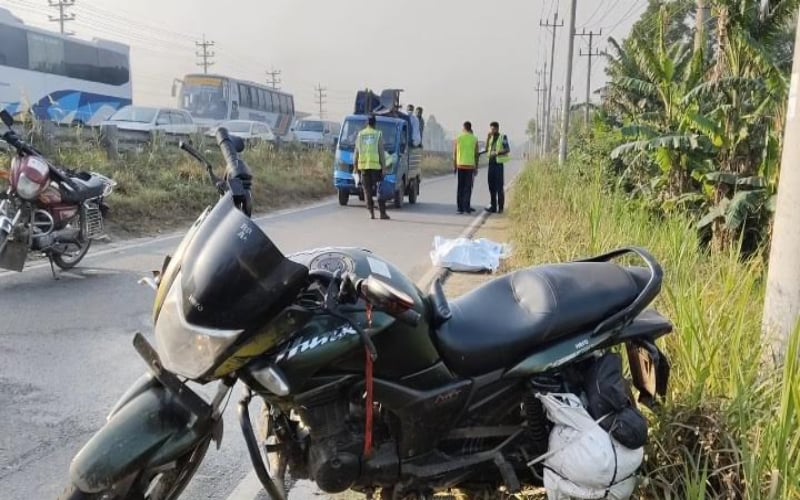 যমুনা সেতু মহাসড়কে গাড়িচাপায় মোটরসাইকেল আরোহী নিহত