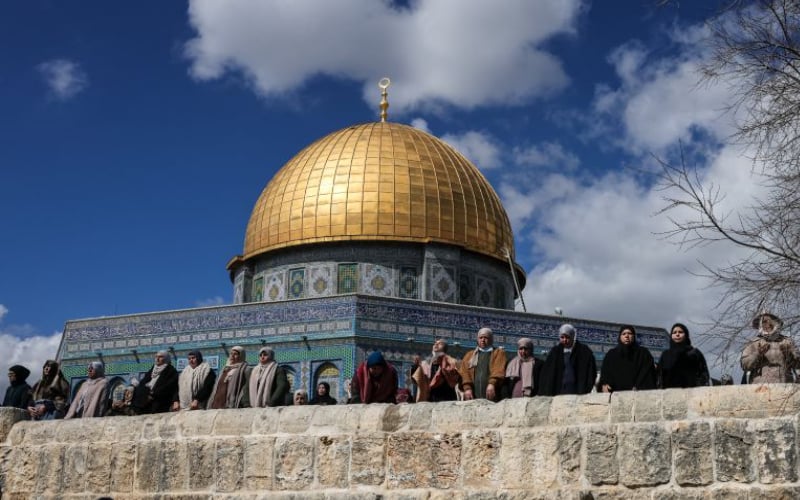 ইসরায়েলি নিষেধাজ্ঞায় বন্ধ পবিত্র আল আকসা মসজিদে জুমার নামাজ