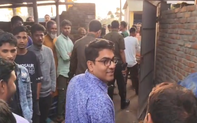 ঠাকুরগাঁওয়ে জ্বালানি সংকটে তৎপর অসাধু ব্যবসায়ীরা, ছদ্মবেশে ইউএনওর অভিযান