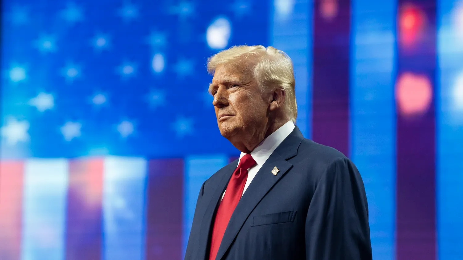 অর্থনৈতিক চাপ সামলাতে হিমশিম খাচ্ছেন ট্রাম্প