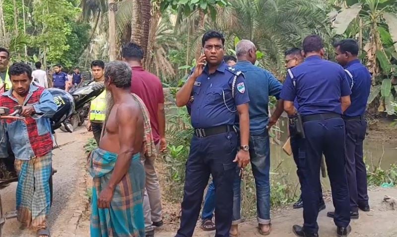 পুলিশকে কুপিয়ে আসামি ছিনতাই, এলাকায় থমথমে পরিস্থিতি