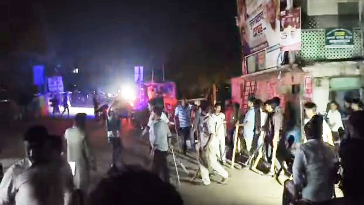 নাটোরে বিএনপির ২ গ্রুপের সংঘর্ষে পুলিশ সদস্যসহ আহত ৫