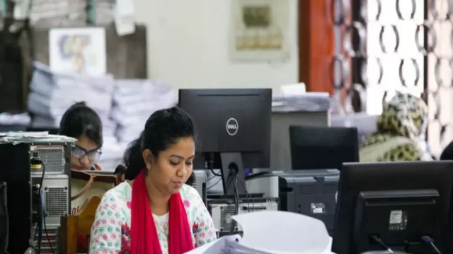 ঈদের টানা ছুটি শেষে খুলেছে অফিস-আদালত