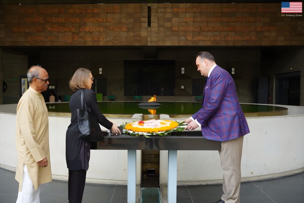 মুক্তিযুদ্ধ জাদুঘর ও জুলাই স্মৃতি জাদুঘর পরিদর্শনে মার্কিন রাষ্ট্রদূত