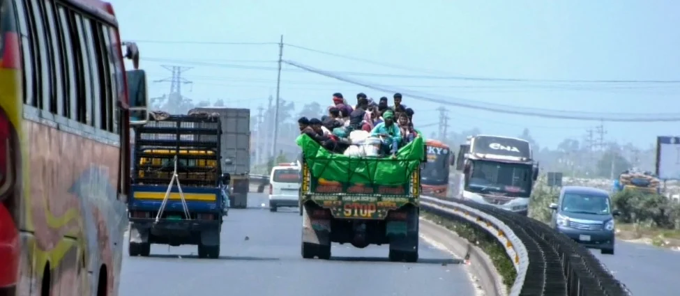 সিরাজগঞ্জ মহাসড়কে যানবাহনের চাপ, তবে নেই যানজট