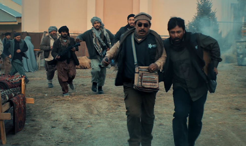 বন্দুকের মুখে জীবন, নিশো-চঞ্চল এক ফ্রেমে!