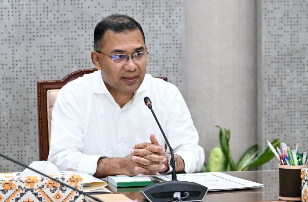 ঈদের ছুটি শেষেই টানা ১১ ঘণ্টা অফিস করলেন প্রধানমন্ত্রী