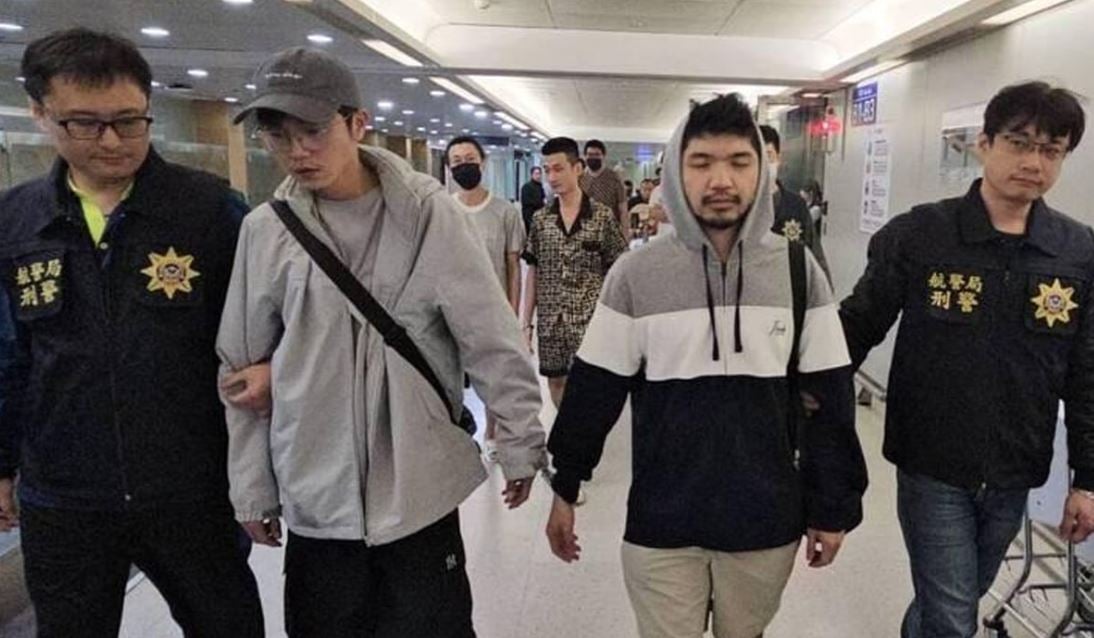 অপহরণের ভুয়া নাটক, বিমানবন্দরে গ্রেপ্তার আলোচিত দুই ইউটিউবার