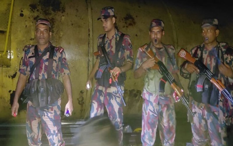 হবিগঞ্জে ট্রেন দুর্ঘটনা: বিজিবির উদ্যোগে ১ হাজার লিটার ডিজেল উদ্ধার