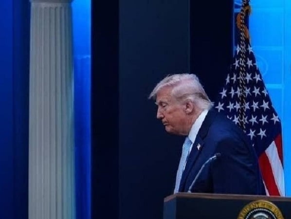 ইরান যুদ্ধে পিছু হটার পর ট্রাম্পকে উপহাস করছেন মার্কিন জনপ্রতিনিধিরা