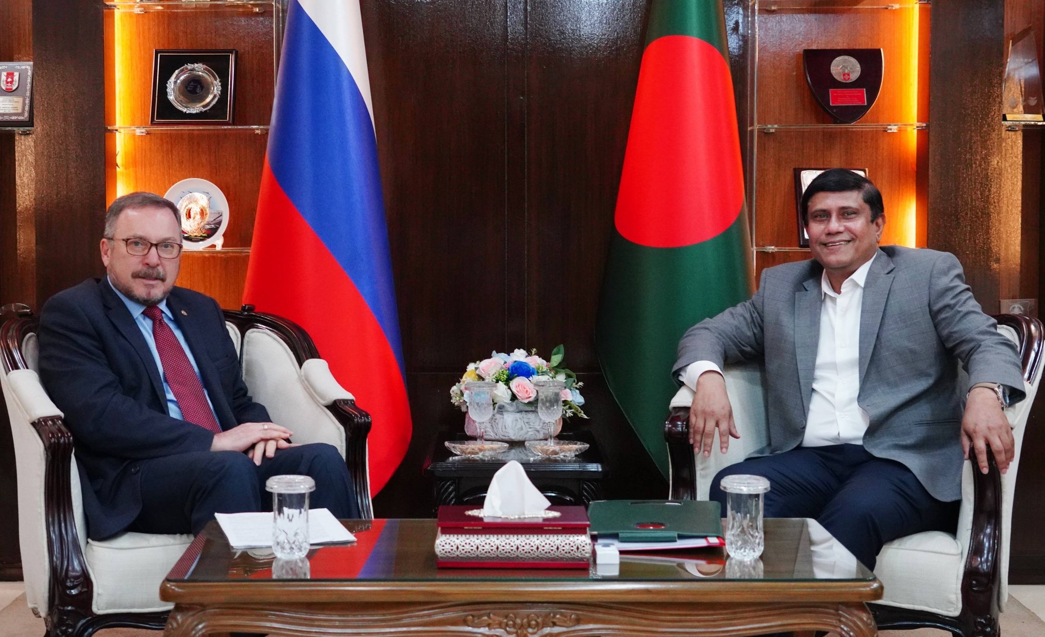 প্রধানমন্ত্রীর প্রতিরক্ষা উপদেষ্টার সঙ্গে রাশিয়ার রাষ্ট্রদূতের সাক্ষাৎ