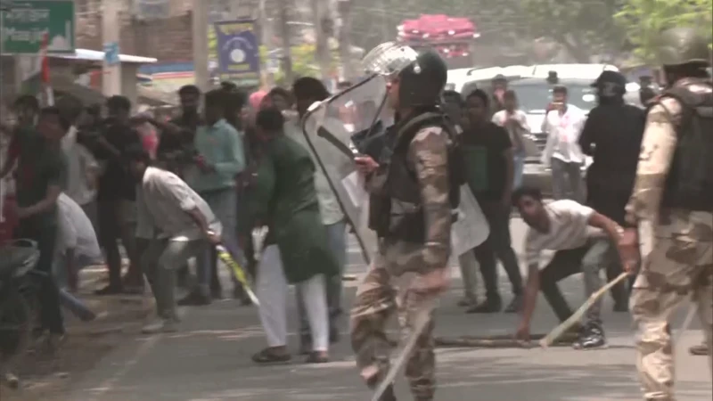 পশ্চিমবঙ্গে ভোটের দিন উত্তেজনা, সংঘর্ষে আহত কয়েকজন