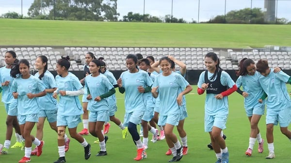 হ্যাটট্রিক সাফ অভিযানের প্রস্তুতি নিতে চট্টগ্রামে ঋতুপর্ণারা