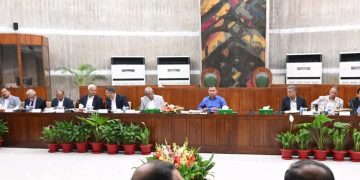 প্রধানমন্ত্রী তারেক রহমানের সভাপতিত্বে মন্ত্রিসভার বৈঠকে এসব সিদ্ধান্ত হয়। বৃহস্পতিবার রাতে সংসদ সচিবালয়ের মন্ত্রিপরিষদ কক্ষেছবি: প্রধানমন্ত্রীর দপ্তরের ফেসবুক পেজ