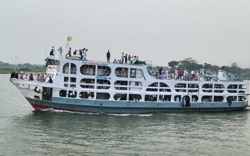 চরমোনাইয়ে রিজার্ভ লঞ্চডুবি, উদ্ধার অভিযান চলছে
