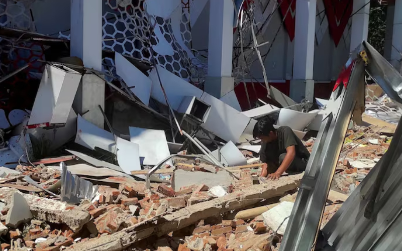 ইন্দোনেশিয়ায় ৭.৪ মাত্রার শক্তিশালী ভূমিকম্প