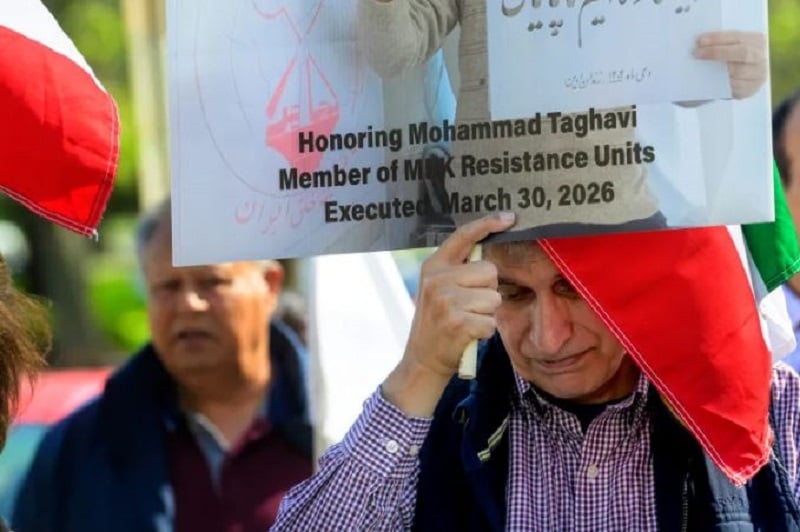 যুদ্ধ চলাকালে ভিন্নমত দমনের কঠোর অবস্থানে ইরান