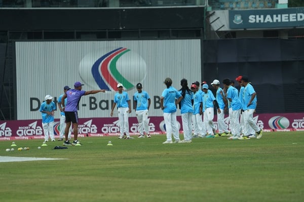 ‘ফিউচার স্টারস’ নামে ফিরল বল বয় সংস্কৃতি