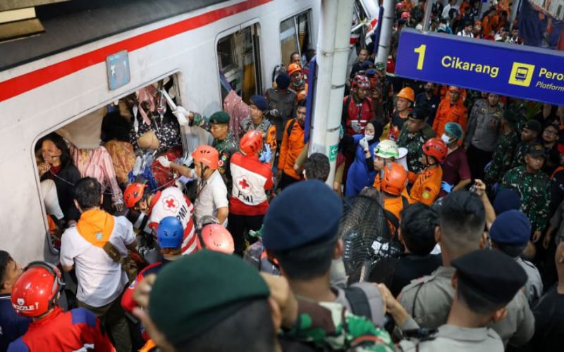 ইন্দোনেশিয়ায় দুই ট্রেনের সংঘর্ষে বহু হতাহত