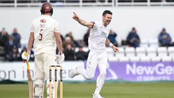 ৪৩ বছর বয়সেও ৫ উইকেট শিকার অ্যান্ডারসনের