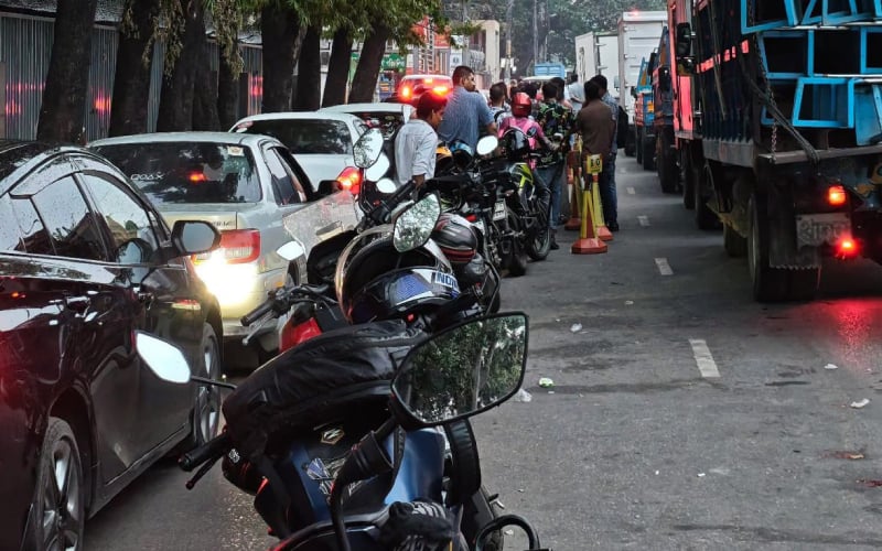 বৈশাখের ছুটিতেও রাজধানীর বিভিন্ন পাম্পে দীর্ঘ লাইন | চ্যানেল আই অনলাইন বৈশাখের ছুটিতেও রাজধানীর বিভিন্ন পাম্পে দীর্ঘ লাইন | চ্যানেল আই অনলাইন