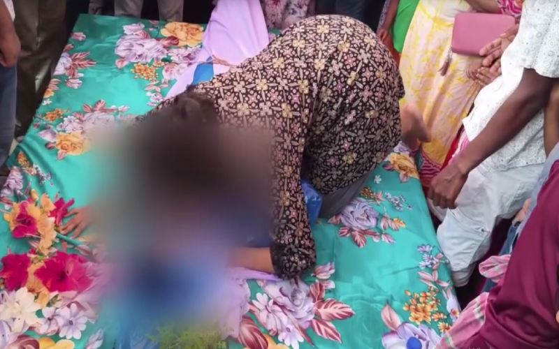 টুঙ্গিপাড়ায় পারিবারিক শ্মশানে কাস্টমস কমকর্তা বুলেটের শেষকৃত্য সম্পন্ন