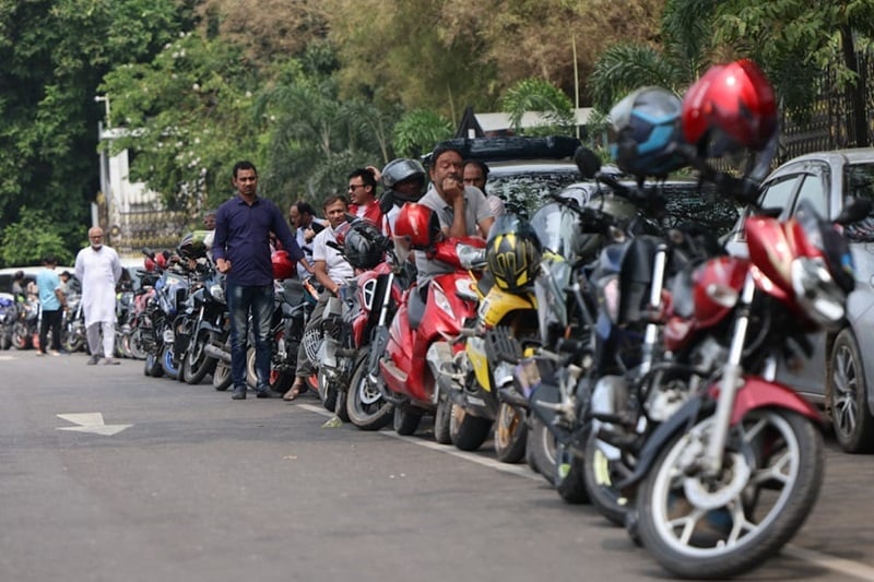 জ্বালানি তেল নিয়ে কমছেই না ভোগান্তি