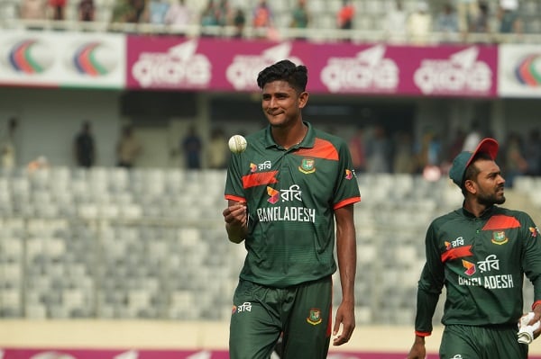 নাহিদের বোলিং দেখে ওয়াকারের কথা মনে পড়ছে টেইটের