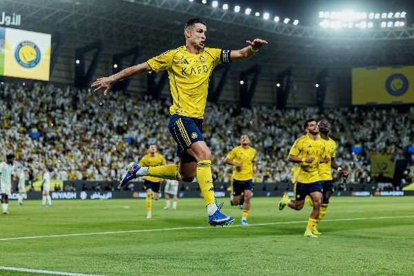 রোনালদোর জোড়া গোল, দারুণ প্রত্যাবর্তনে শীর্ষেই আল-নাসের