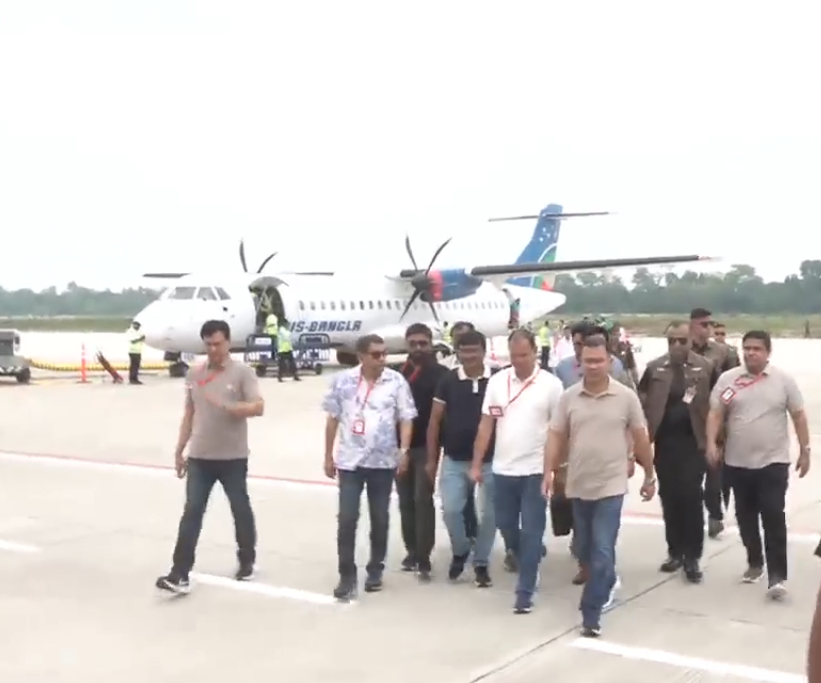 যশোরে পৌঁছেছেন প্রধানমন্ত্রী তারেক রহমান