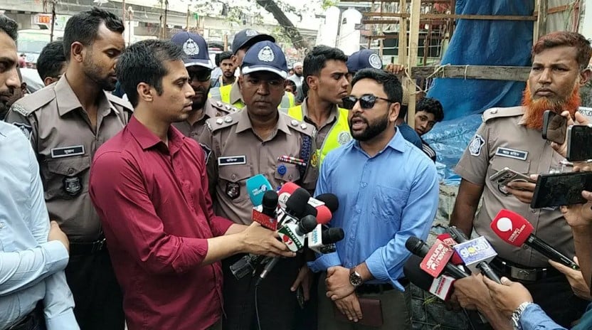 সড়ক ও ফুটপাত দখলমুক্ত করতে পুলিশের বিশেষ উচ্ছেদ অভিযান