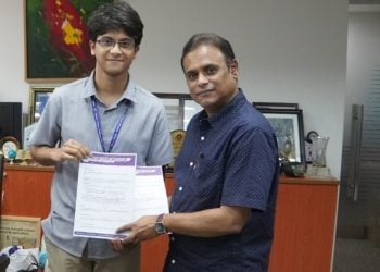 ছবি: নটর ডেম ম্যাথ ক্লাবের প্রতিনিধি ও চ্যানেল আই নিউজের চীফ নিউজ এডিটর মীর মাসরুর জামান